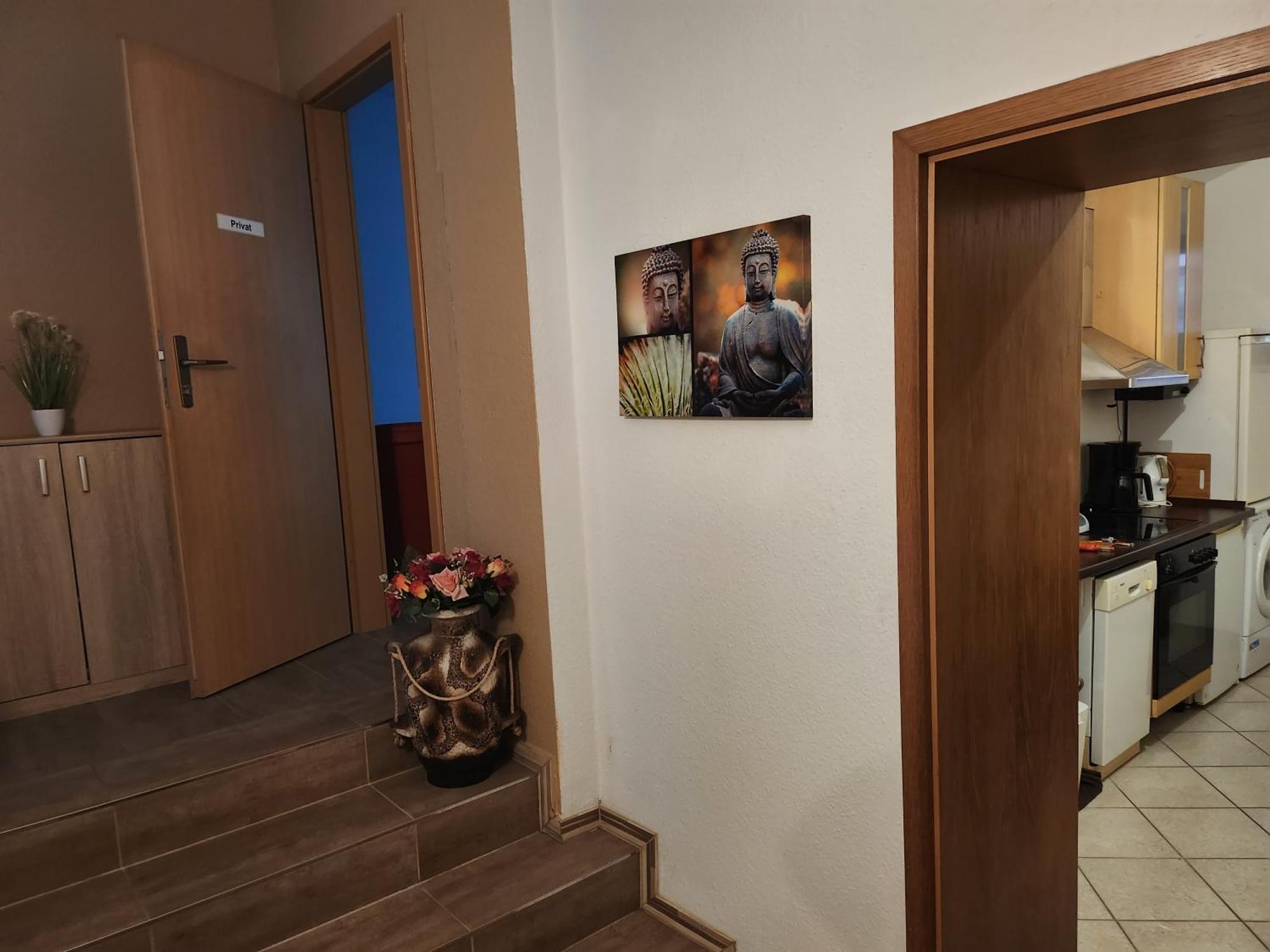 Halle Eg Fewo 78 Qm Gms Kueche Bad, Wc Gut Und Guenstig Unsere Sparpreise Sind Verhandelbar Auch Noch Nach Ihrer Buchung Apartment Exterior photo