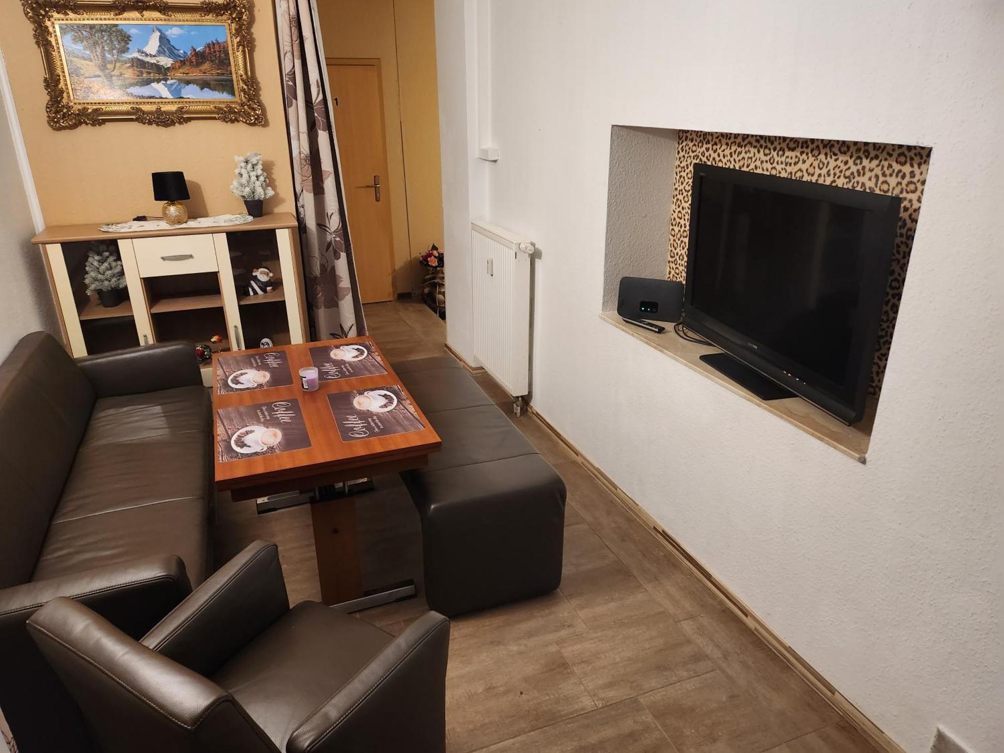 Halle Eg Fewo 78 Qm Gms Kueche Bad, Wc Gut Und Guenstig Unsere Sparpreise Sind Verhandelbar Auch Noch Nach Ihrer Buchung Apartment Exterior photo